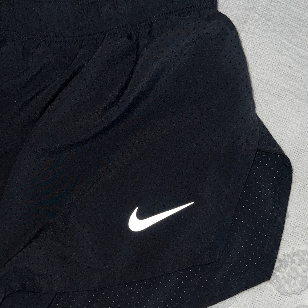 Nike Women's AeroSwift Short 2.5”